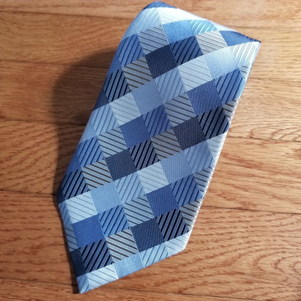 Geoffrey Beene necktie 4"